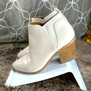 (B6) DV Dolce Vita Frilli Ankle Boots for Women, Size 9